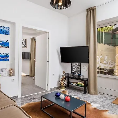 Rona Luxury Skarpina Apartament *